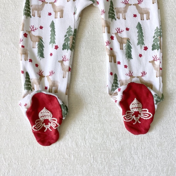 Burt’s Bee Footed Pajamas Size 6-9 Months White and Red Reindeer Christmas Theme - Picture 6 of 10